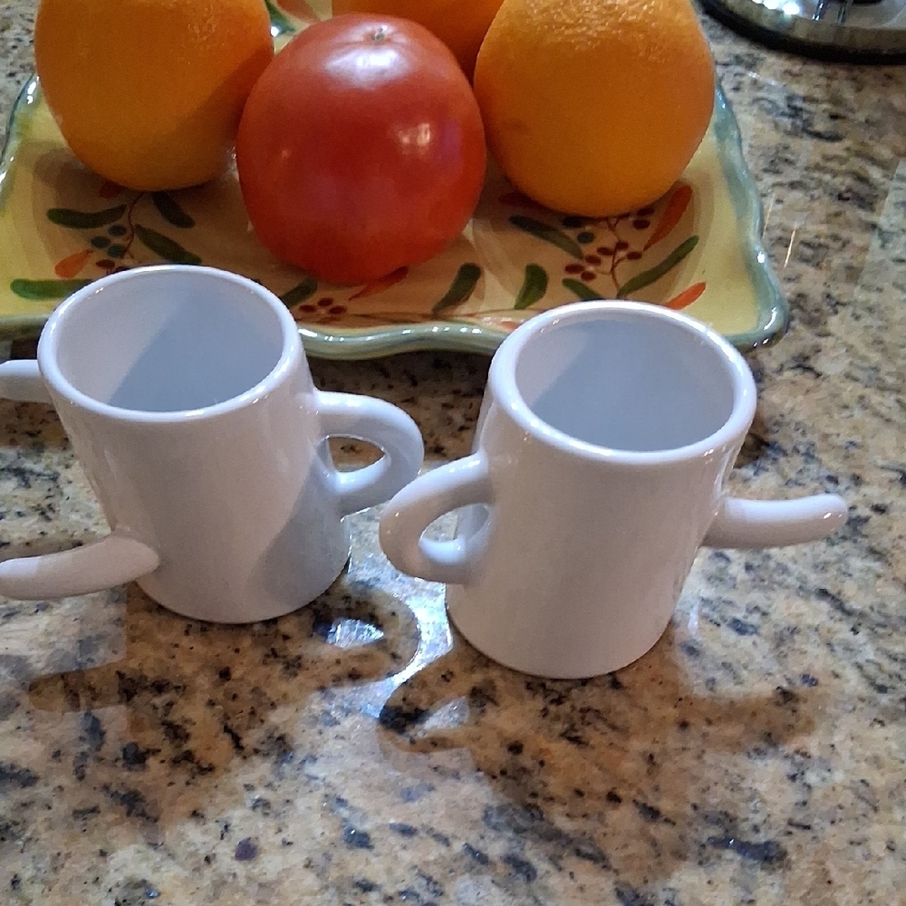 Adorable White Hugging Mugs Set. Rare Find. Super Cute!! - Picture 6 of 12